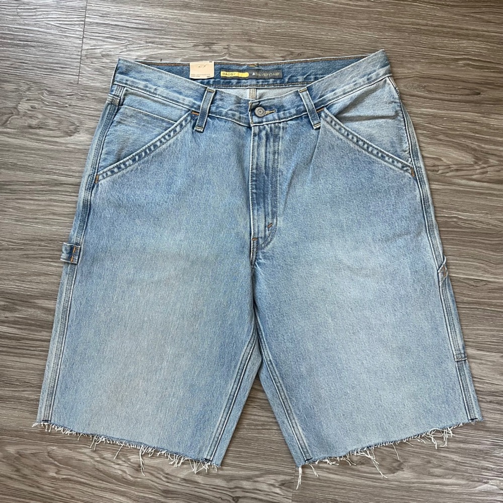 Levis SilverTab Baggy Carpenter Shorts Light Wash Denim Raw Hem Mens 32 NEW